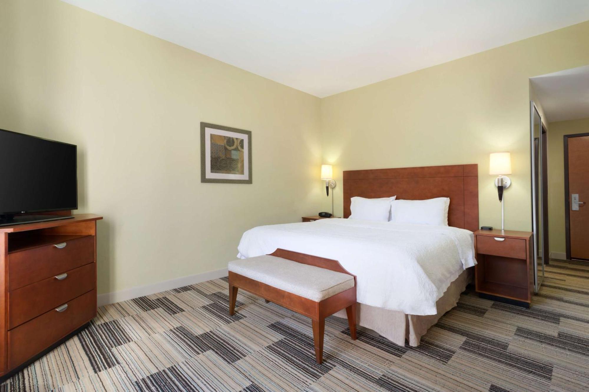 Hampton Inn & Suites Birmingham Airport Area Irondale Exterior photo