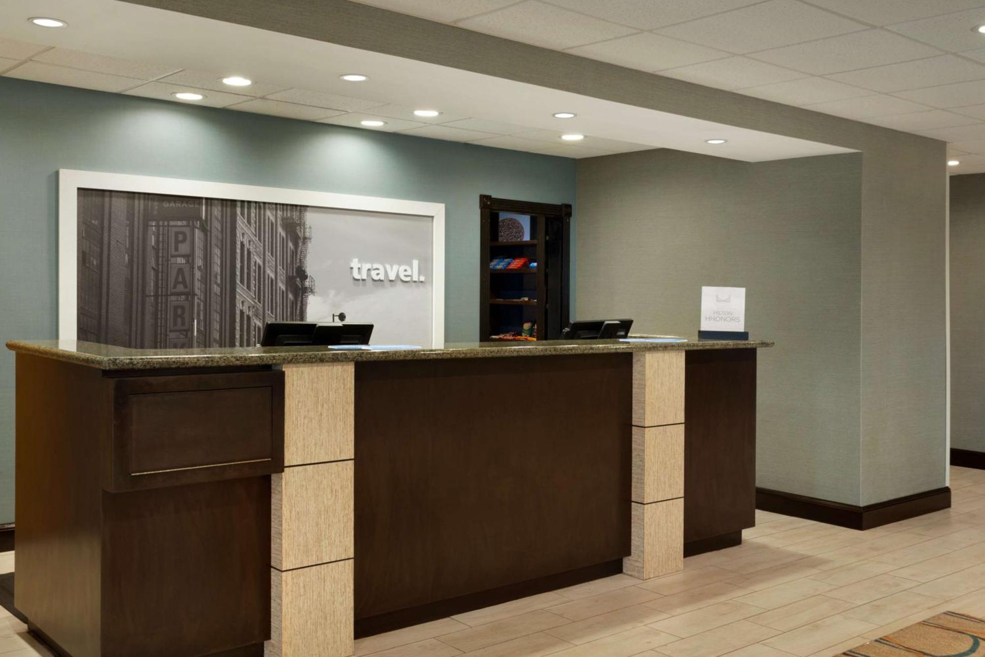 Hampton Inn & Suites Birmingham Airport Area Irondale Exterior photo