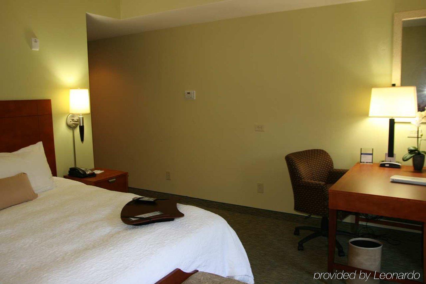 Hampton Inn & Suites Birmingham Airport Area Irondale Room photo