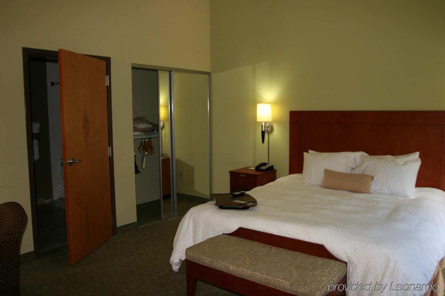 Hampton Inn & Suites Birmingham Airport Area Irondale Room photo