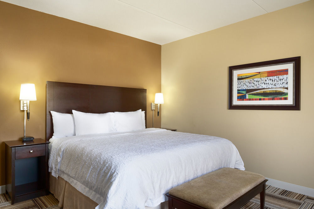 Hampton Inn & Suites Birmingham Airport Area Irondale Exterior photo